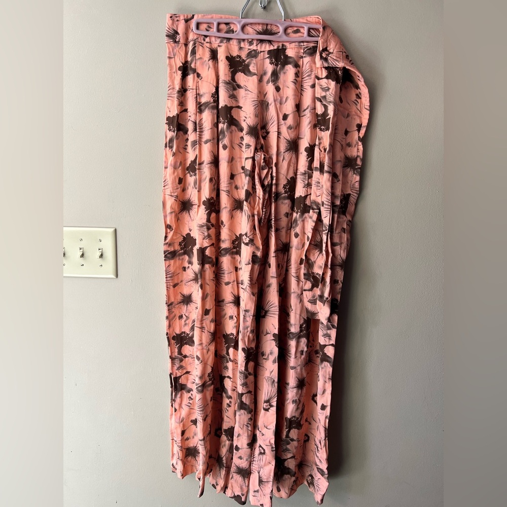 Vince Camuto Swim floral peach wide leg swim pants. Dark floral abstract print.